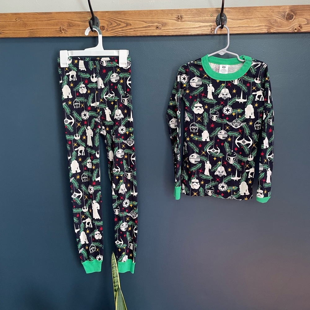 Hanna Andersson
Star Wars snug fit PJs
Boys Size 8
Worn once